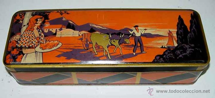Caixas e caixinhas met&aacute;licas: ANTIGUA CAJA DE HOLATA LITOGRAFIADA DE DULCES - CON MOTIVOS DEL PAIS VASCO - MIDE 27 X 10 X 6,5 CMS