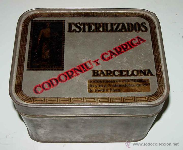 Bo&icirc;tes et petites bo&icirc;tes m&eacute;talliques: ANTIGUA CAJITA DE HOJALATA LITOGRAFIADA CON PUBLICIDAD DE FARMACIA, ESTERILIZADOS CODORNIU Y GARRIGA