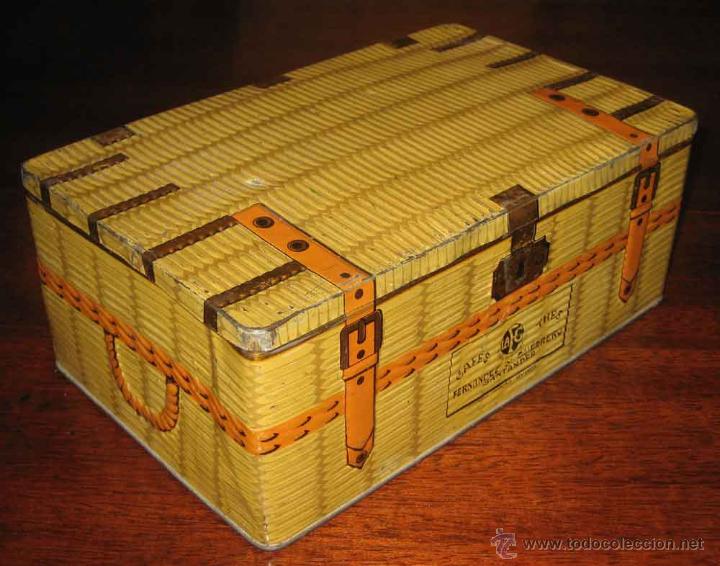 Bo&icirc;tes et petites bo&icirc;tes m&eacute;talliques: ANTIGUA CAJA DE HOJALATA LITOGRAFIADA CON PUBLICIDAD DE CAFES Y TE . THE - FERNANDEZ GUERRERO DE SAN