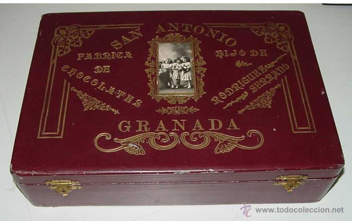 Blechdosen und Kisten: ANTIGUA CAJA DE MADERA CON PUBLICIDAD DE FABRICA DE CHOCOLATES DE SAN ANTONIO - GRANADA - HIJO DE RO