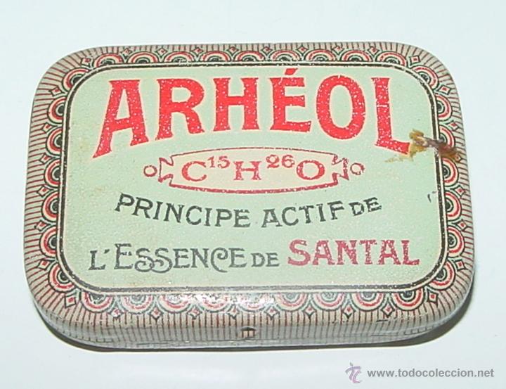 Bo&icirc;tes et petites bo&icirc;tes m&eacute;talliques: ANTIGUA CAJA DE HOJALATA LITOGRAFIADA CON PUBLICIDAD DE FARMACIA - ARHEOL, ESENCIA DE SANTAL, PARA L