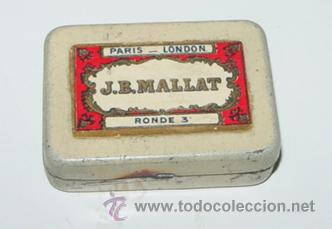 Bo&icirc;tes et petites bo&icirc;tes m&eacute;talliques: Antigua caja de hojalata con pegatina de publicidad de plumillas J. B. Mallat - Paris, London - cont