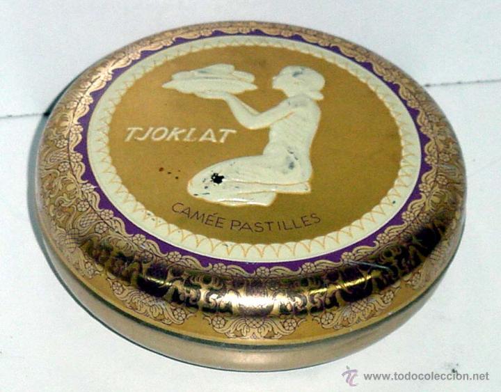 Caixas e caixinhas met&aacute;licas: ANTIGUA CAJA DE HOJALATA LITOGRAFIADA CON PUBLICIDAD DE TJOKLAT CAMEE PASTILLES - FARMACIA - DISE&Ntilde;O