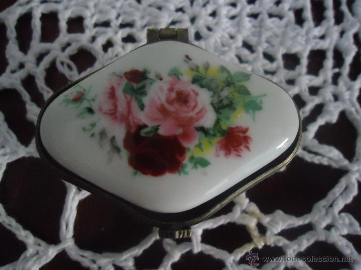 Caixas e caixinhas met&aacute;licas: CAJA VINTAGE CAJITA PASTILLERO EN PORCELANA