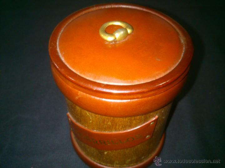 Cajas y cajitas met&aacute;licas: ANTIGUO BOTE CIGARRILLOS EN MADERA TAPA EN SIMIL