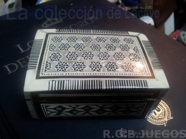 Cajas y cajitas met&aacute;licas: CAJA JOYERO COFRE MARQUETER&Iacute;A TARACEA GRANADINA CON NACAR , HUESO Y MADERAS 2