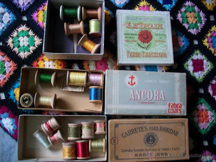 Cajas y cajitas met&aacute;licas: 3 cajas de carretes de bordar hilaturas fabra y coats.marcas dalia y ancora,barcelona