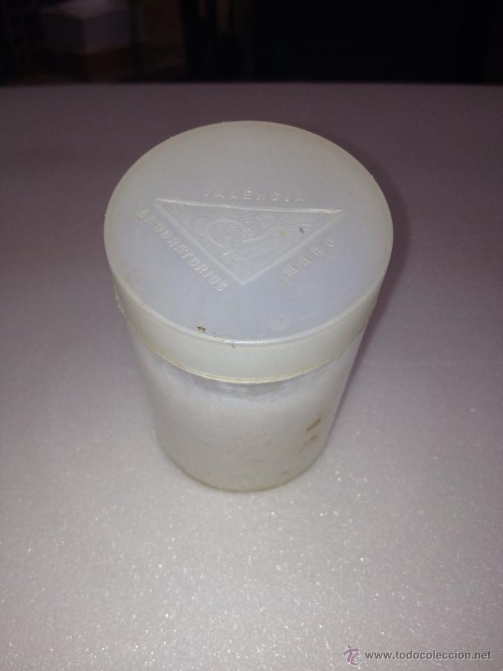 Cajas y cajitas met&aacute;licas: VIEJO BOTE DE PLASTICO DE 10 CM.LABORATORIOS MABO S.A.VALENCIA