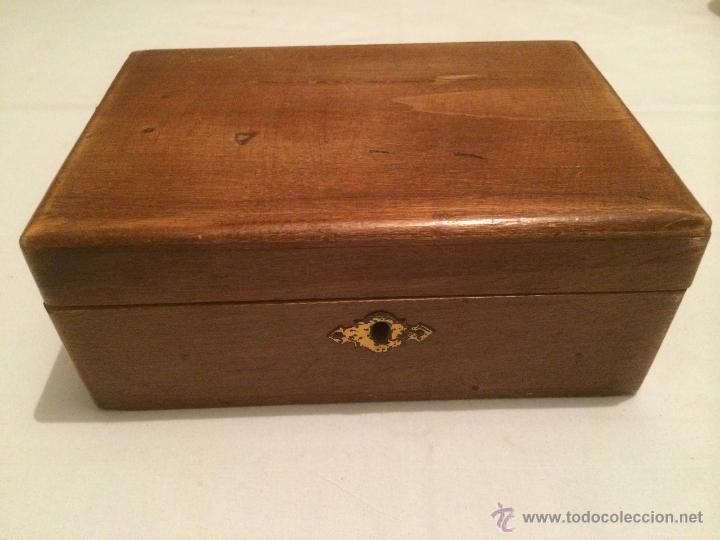 Cajas y cajitas met&aacute;licas: ANTIGUA CAJA DE MADERA, CON ESPEJO INTERIOR. JOYERO