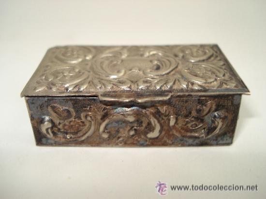 Cajas y cajitas met&aacute;licas: caja de alpaca plateada - repujada