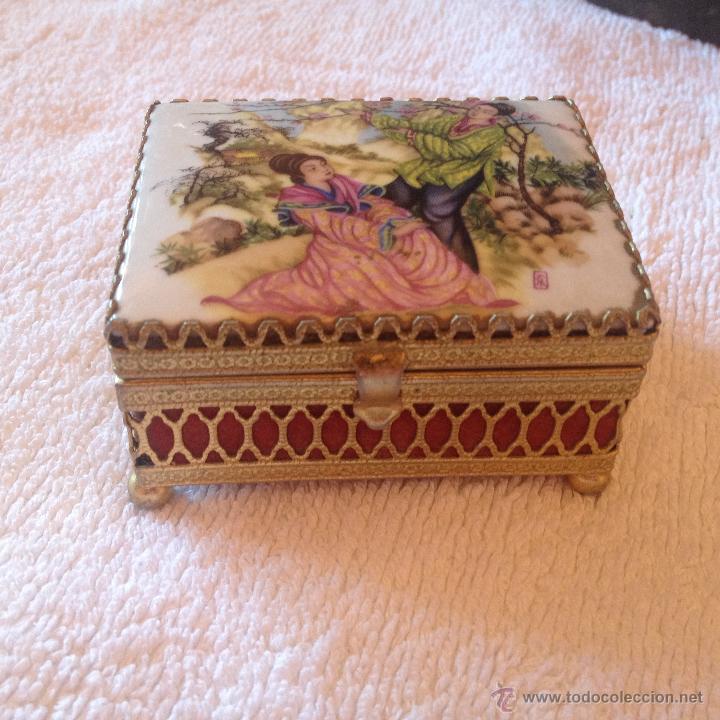 Cajas y cajitas met&aacute;licas: ANTIGUA CAJA ORIENTAL - Foto 1