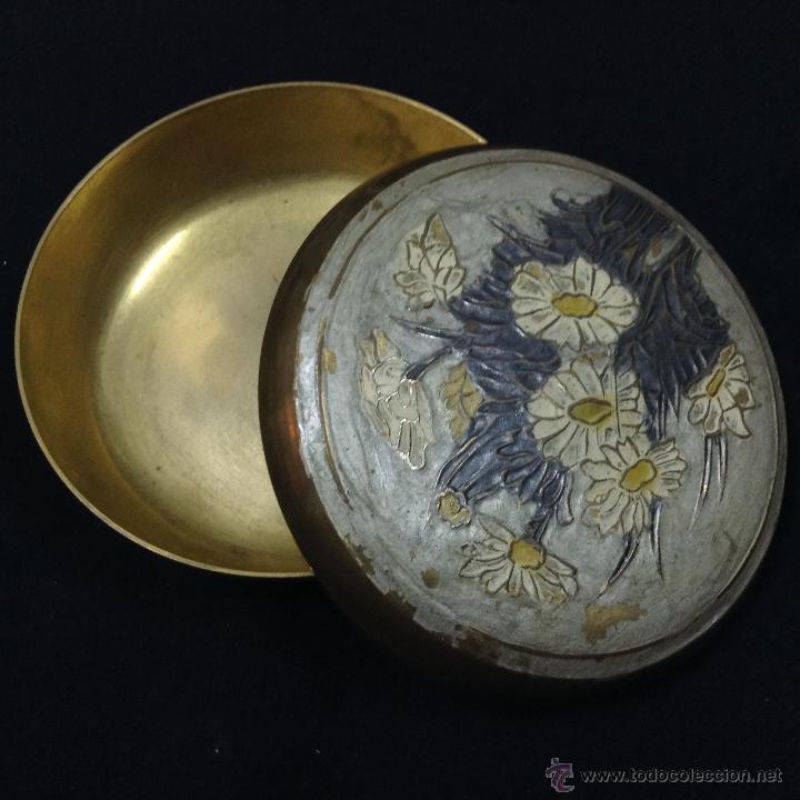 Caixas e caixinhas met&aacute;licas: Caja metal con dibujo de flores 12 cm diametro - car57