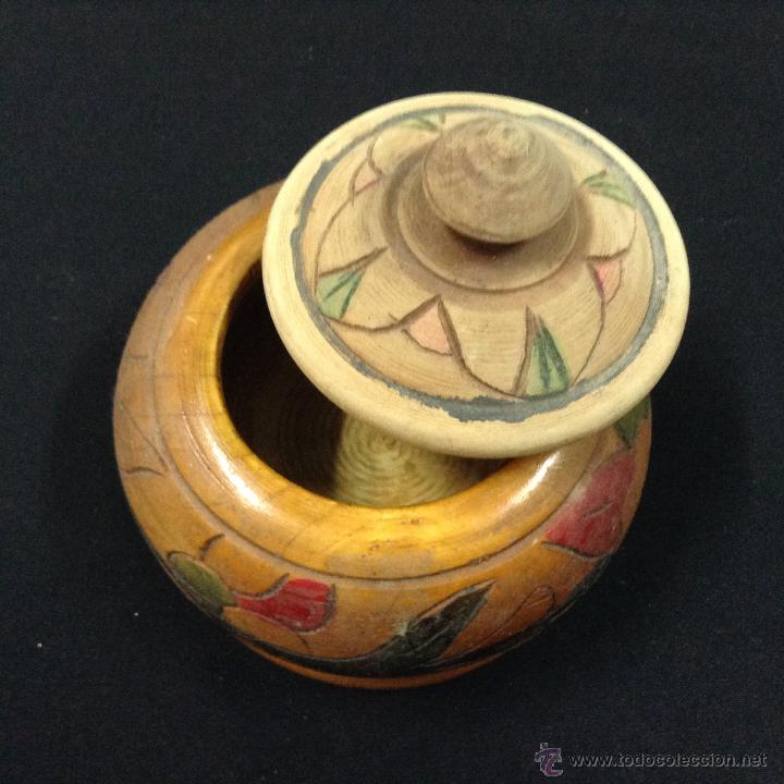 Bo&icirc;tes et petites bo&icirc;tes m&eacute;talliques: Caja redonda madera - 13 cm diametro - car58