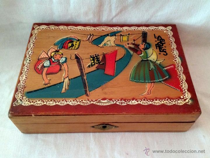 Cajas y cajitas met&aacute;licas: antigua caja de labores muy bien conservada.