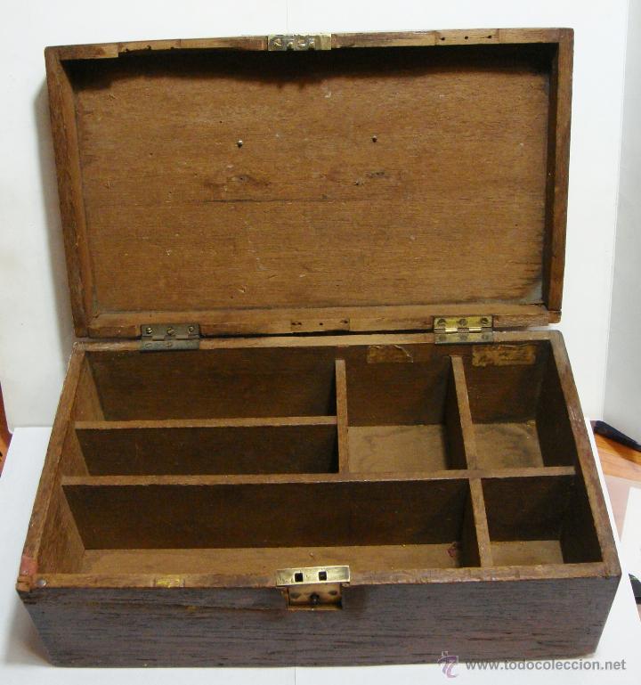 Cajas y cajitas met&aacute;licas: Caja de madera con compartimentos y asa en lat&oacute;n &bull; ca. 1900 - Foto 2