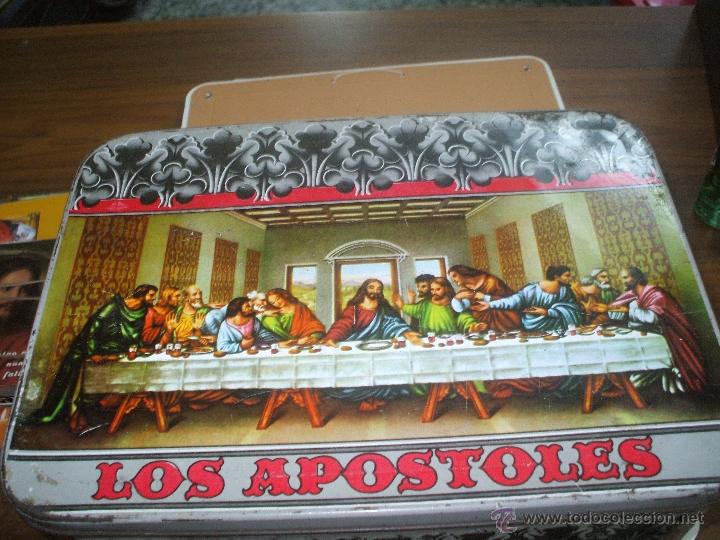Bo&icirc;tes et petites bo&icirc;tes m&eacute;talliques: Caja de hojalata ,a&ntilde;os 60 ,es de membrillo con dibujo de la Santa cena medidas aprox 30x20x9