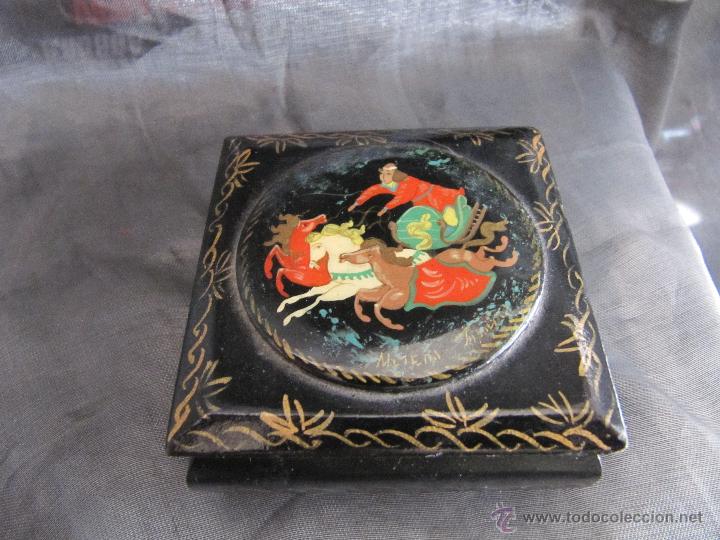 Cajas y cajitas met&aacute;licas: PEQUE&Ntilde;O JOYERO DE MADERA CON MOTIVOS ORIENTALES