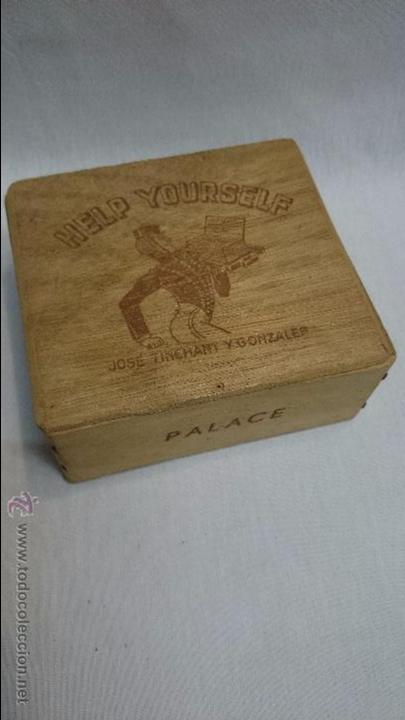 Bo&icirc;tes et petites bo&icirc;tes m&eacute;talliques: CAJA DE MADERA HELP YOURSELF - JOS&Eacute; TINCHANT Y GONZALES - PALACE