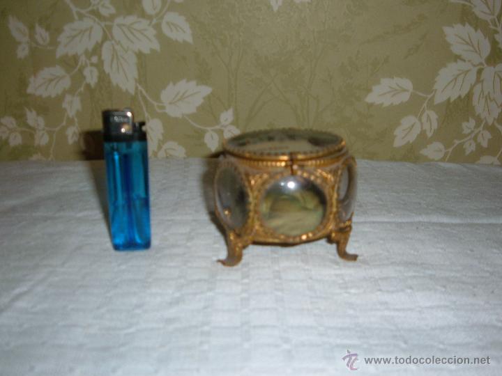 Cajas y cajitas met&aacute;licas: Atiguo Joyero de principios de Siglo con tapa con litograafia de Lourdes Grotte