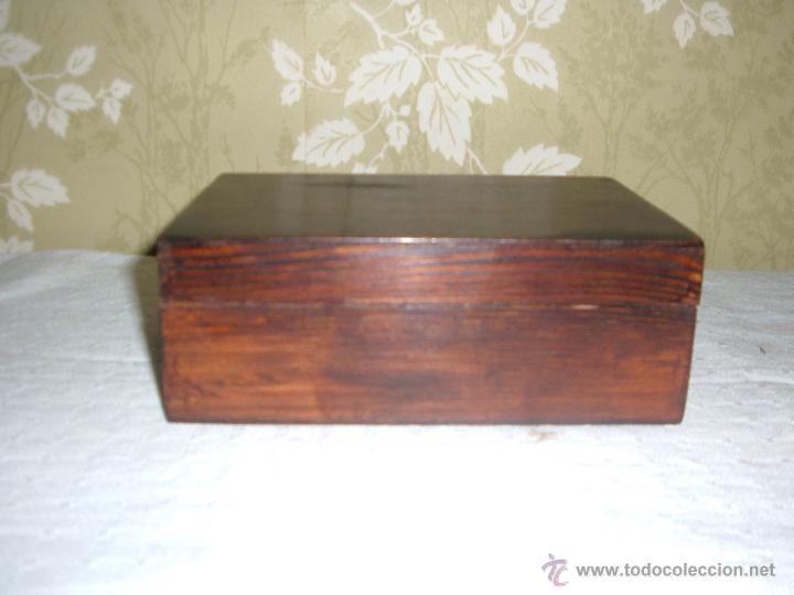 Cajas y cajitas met&aacute;licas: Caja Joyero en madera de Pino con interior forrado en rojo 13x19cm.