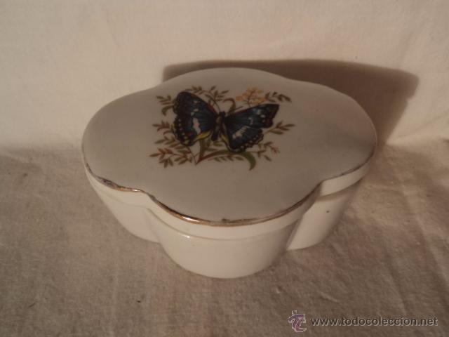 Cajas y cajitas met&aacute;licas: ANTIGUO JOYERO CAJA EN PORCELANA CON MOTIVO MARIPOSA.