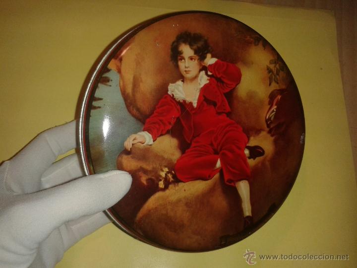 Blechdosen und Kisten: Caja met&aacute;lica antigua inglesa WILKINS - RED BOY TOFFEE. 15 cm di&aacute;metro. Se vende vac&iacute;a.
