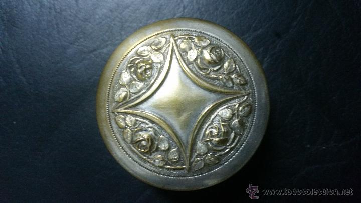 Cajas y cajitas met&aacute;licas: PRECIOSA Y ANTIGUA CAJITA ART NOUVEAU LAT&Oacute;N EN RELIEVE PLATEADO PP.SG.XX.1900