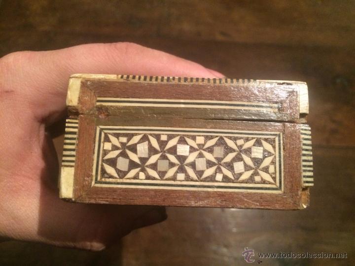 Cajas y cajitas metálicas: Antigua caja joyero de madera con incrustaciones de nácar - Foto 4 - 54995323