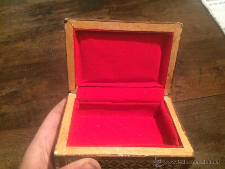 Cajas y cajitas metálicas: Antigua caja joyero de madera con incrustaciones de nácar - Foto 8 - 54995323