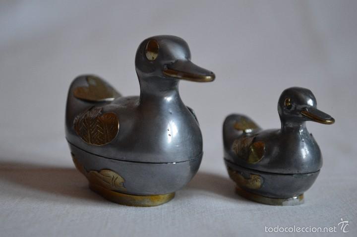 Cajas y cajitas met&aacute;licas: Pareja de patos de plomo. romanjuguetesymas.
