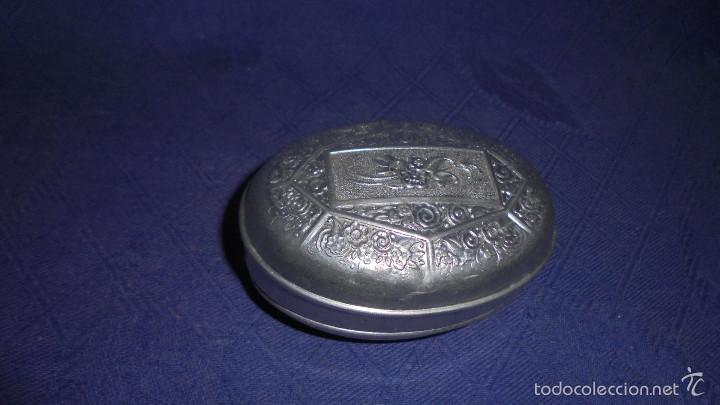Bo&icirc;tes et petites bo&icirc;tes m&eacute;talliques: ANTIGUA CAJA EN ALUMIO , PUBLICIDAD DE JABON SADUM. MED. 8,5X6X3,5 CM.