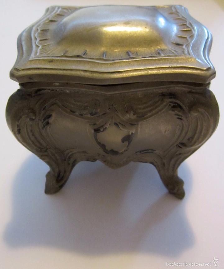 Cajas y cajitas met&aacute;licas: Joyero metal forrado interior 8cmX9cm // 7cm de altura 490 gr.