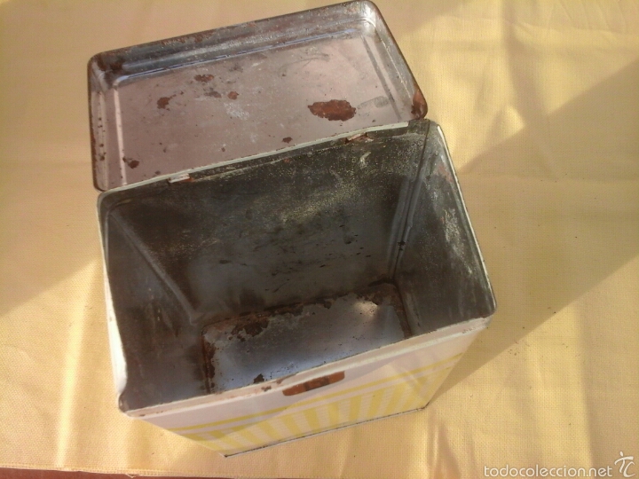 Bo&icirc;tes et petites bo&icirc;tes m&eacute;talliques: Antigua caja colacao a&ntilde;os 70s