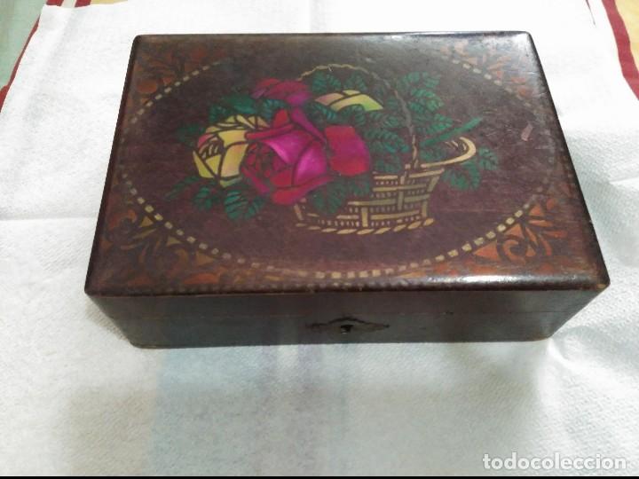 Cajas y cajitas met&aacute;licas: antiguo costurero o joyero  decorada al estarcido
