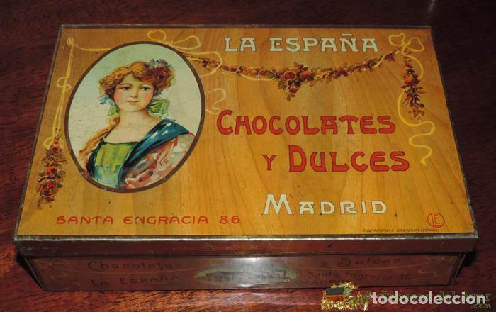Casse e cassette metalliche: ANTIGUA CAJA DE HOJALATA LITOGRAFIADA CON PUBLICIDAD DE LA ESPA&ntilde;A - CHOCOLATES Y DULCES - C. SANTA E