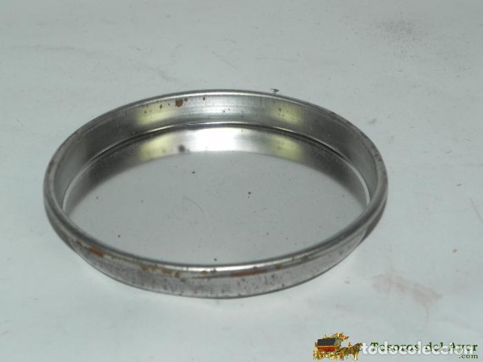 Casse e cassette metalliche: TAPA PARA CAJA DE HOJALATA O CHAPA, MIDE 9,7 CMS. DE DIAMETRO EN LA PARTE QUE ENTRA.