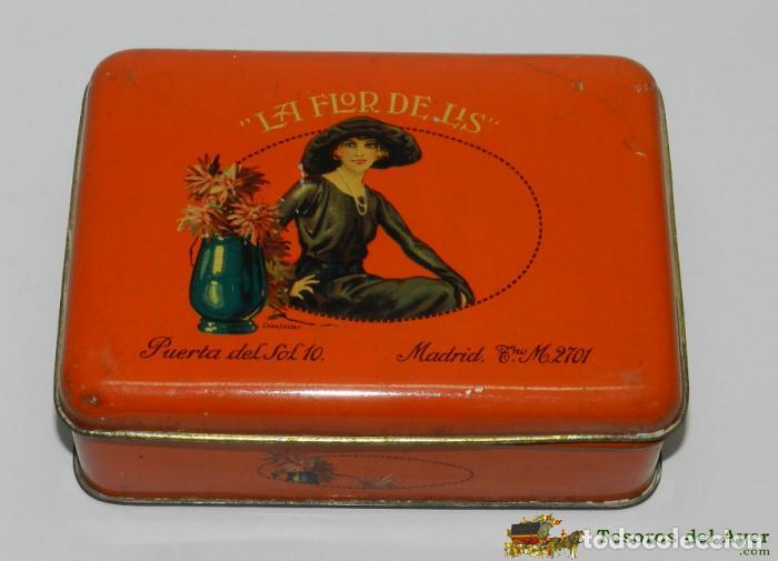 Casse e cassette metalliche: ANTIGUA CAJA MODERNISTA HOJALATA BOMBONES CARAMELOS CONFITERIA LA FLOR DE LIS, MADRID - ILUSTRADA PO