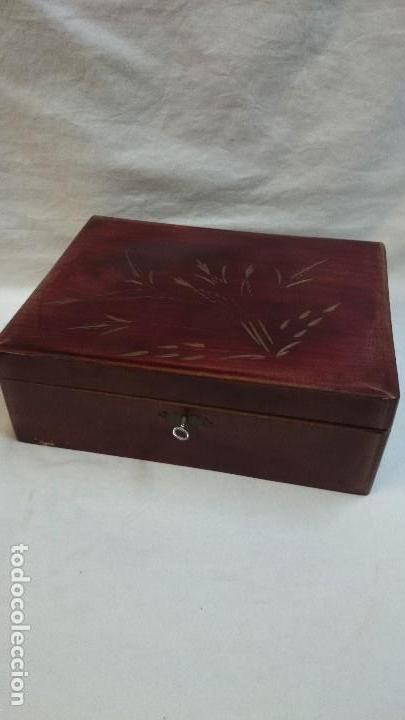 Cajas y cajitas met&aacute;licas: ANTIGUO JOYERO DE MADERA CON CERRADURA