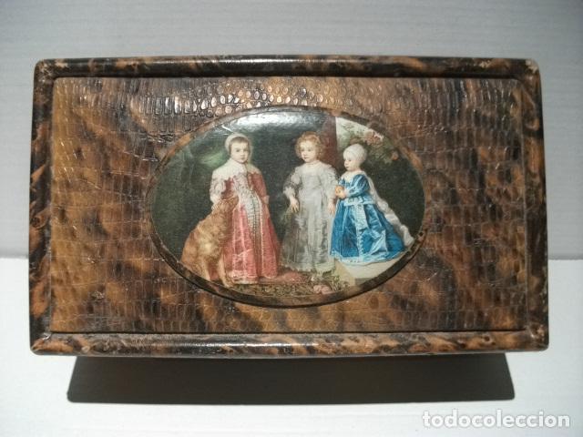 Cajas y cajitas met&aacute;licas: ANTIGUA CAJA ACOLCHADA JOYERO