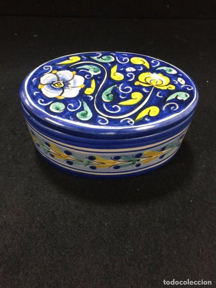 Bo&icirc;tes et petites bo&icirc;tes m&eacute;talliques: ALHAJERO OVALADO DE CER&Aacute;MICA DE CALTAGIRONE DE GIORGIO ALEMANNA