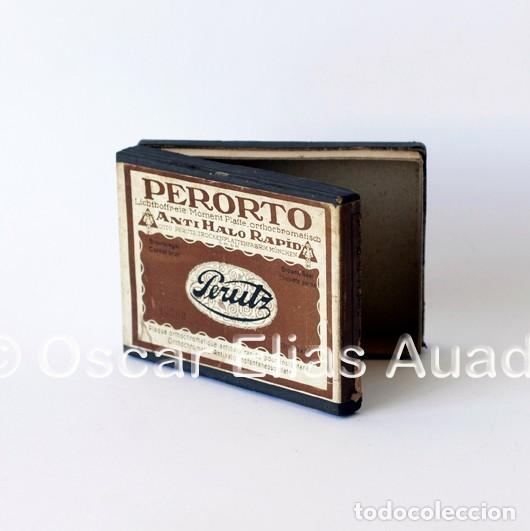 Cajas y cajitas met&aacute;licas: Antigua caja de cart&oacute;n vac&iacute;a. Placas Perutz Perorto, Germany. Mide 13 x 9,5 x 2,5 cm. Estado normal.