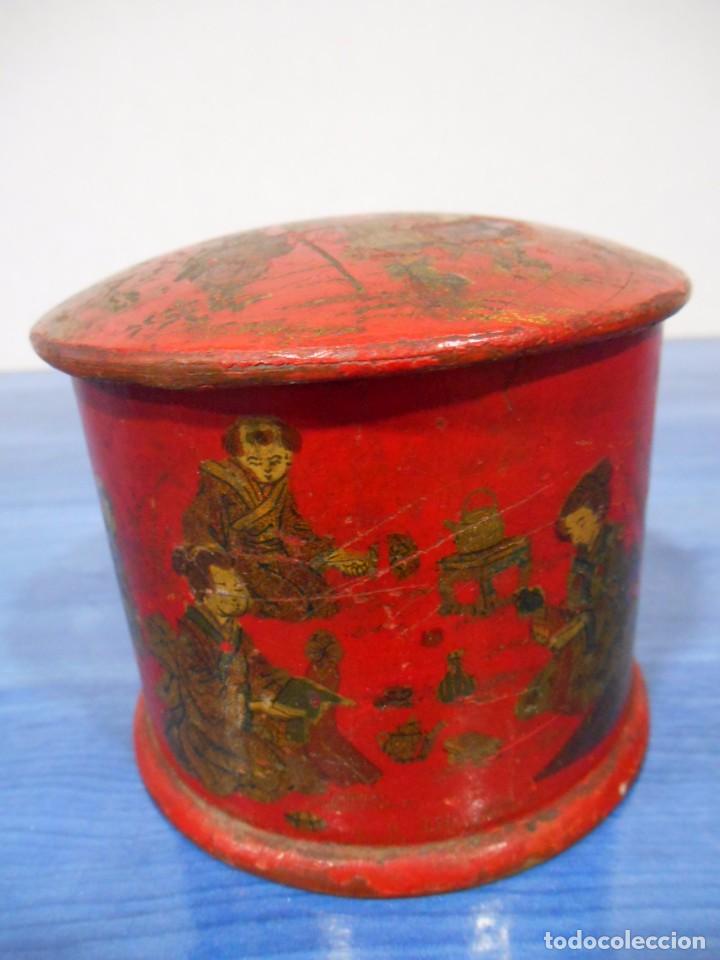 Cajas y cajitas met&aacute;licas: ANTIGUA CAJA DE MADERA REDONDA CON MOTIVOS ORIENTALES