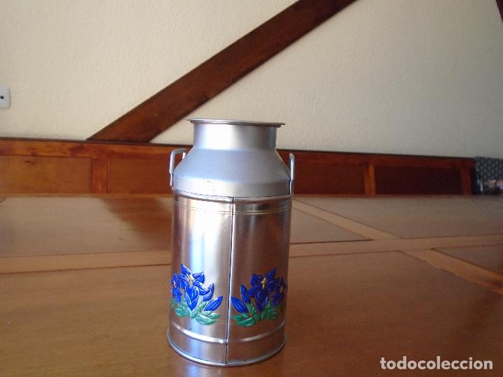 Cajas y cajitas met&aacute;licas: LECHERA DE HOJALATA DE BOMBONES - Foto 3