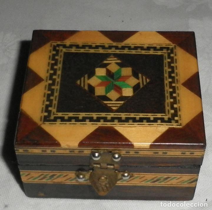 Casse e cassette metalliche: caja de taracea 7 cms x 6 cms y 4 cms de altura