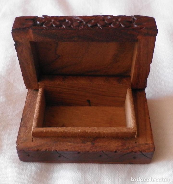 Cajas y cajitas met&aacute;licas: cajita de madera tallada - Foto 2