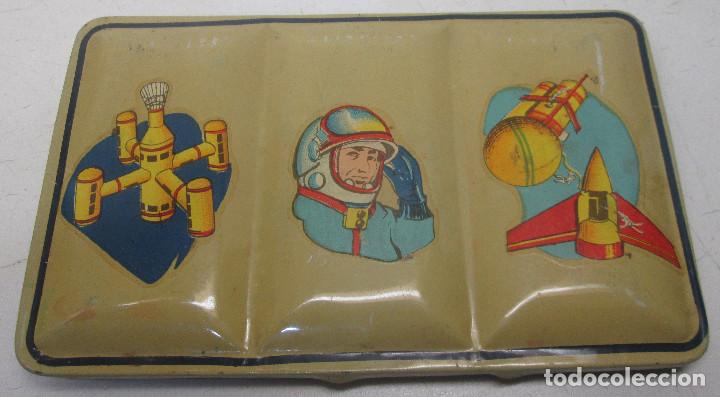 Cajas y cajitas met&aacute;licas: Antigua caja met&aacute;lica de acuarelas,bonita ilustraci&oacute;n ESPACIO, ESPACIAL,ASTRONAUTA,NAVES ESPACIALES
