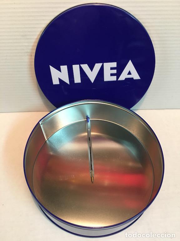 Cajas y cajitas met&aacute;licas: LATA GIGANTE DE NIVEA - Foto 3