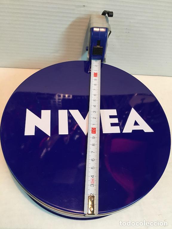 Cajas y cajitas met&aacute;licas: LATA GIGANTE DE NIVEA - Foto 4