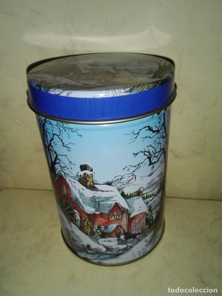 Caixas e caixinhas met&aacute;licas: CAJA DECORADA CON MOTIVOS NAVIDE&Ntilde;OS - METALICA - 11.4 CM. ALTO y 7.8 cm. de diametro