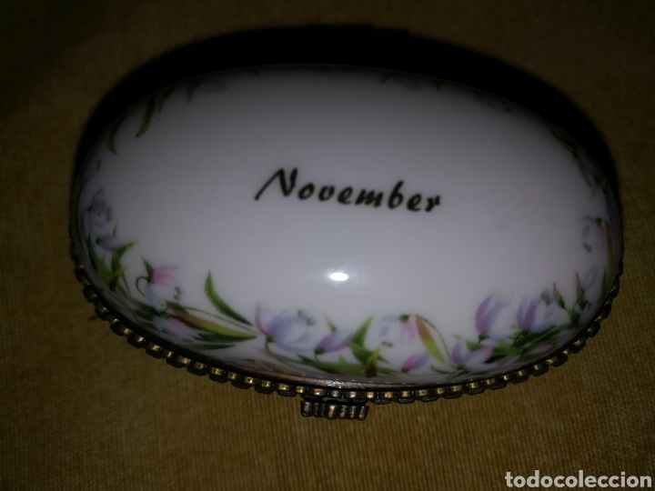 Cajas y cajitas met&aacute;licas: Pastillero joyero de porcelana,mes de noviembre.